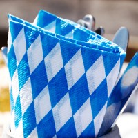 Keine Grillparty ohne Kartoffelsalat. Wie serviert man den bayerischen Kartoffelsalat traditionell?